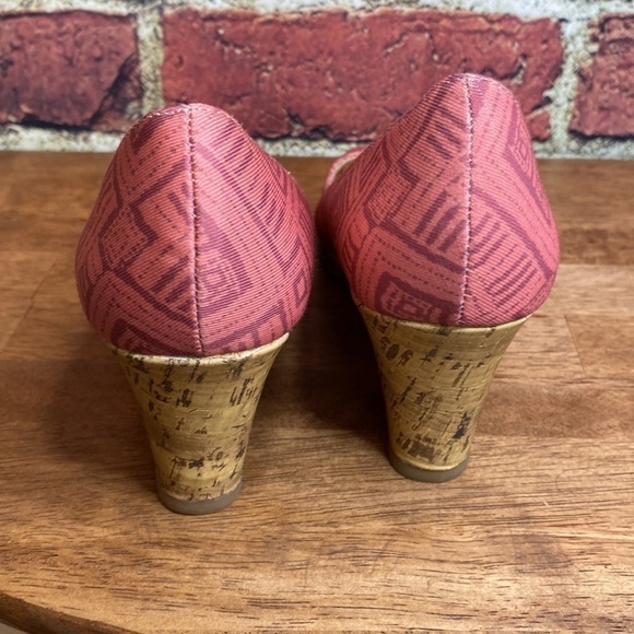 Life Stride Coral Peep Toe Slip On Wedge Fabric Sandals Size 6.5 - Picture 8 of 13